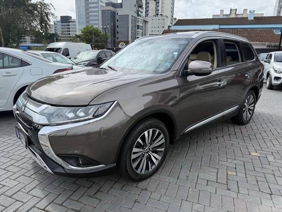 MITSUBISHI OUTLANDER 2.2 MIVEC DI-D DIESEL HPE-S AWD AUTOMÁTICO MITSUBISHI OUTLANDER 2.2 MIVEC DI-D DIESEL HPE-S AWD AUTOMÁTICO